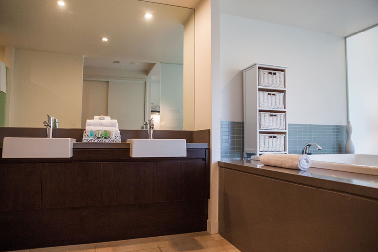 Bathroom 4, 131 Luxury Swimout, Douglas
