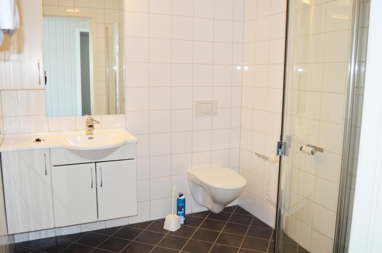 Bathroom 3, Sula Rorbuer og Havhotell, Frøya