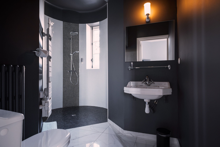 Bathroom 5, Château Haute Roche, Loire-Atlantique