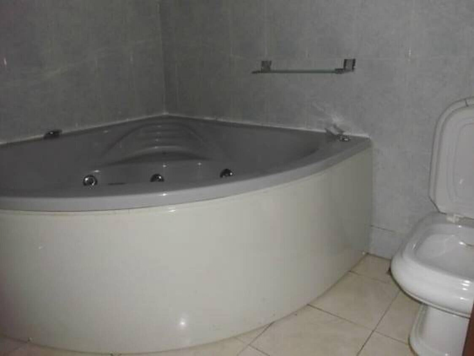 Bathroom, Scholet Suites, Akpabuyo
