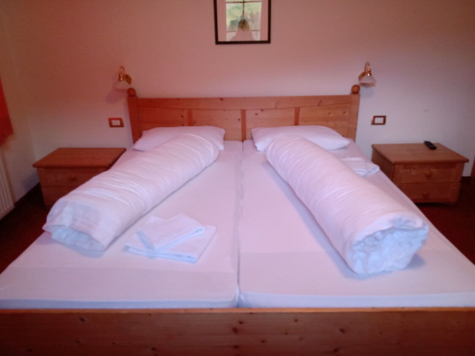 Bedroom 4, Gasthof Weisskugel, Bolzano