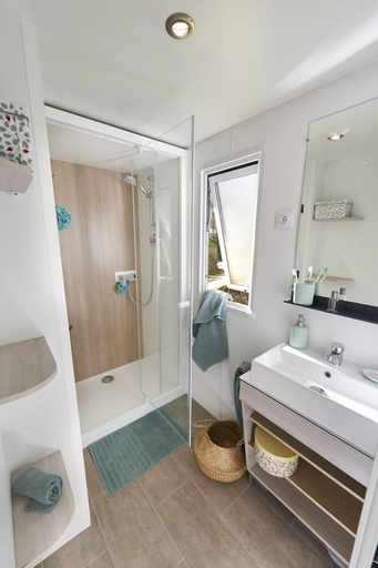 Bathroom 5, Camping du Lac, Corrèze