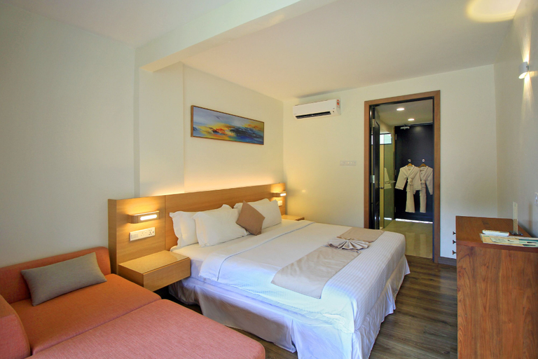 Bedroom 2, BuBu Long Beach Resort, Besut