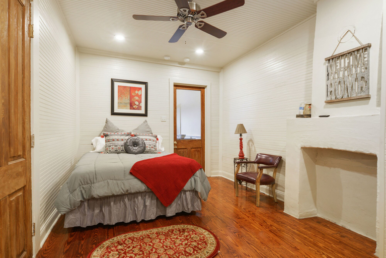 Bedroom 3, 4 Bedroom 5 beds - 2030, Orleans