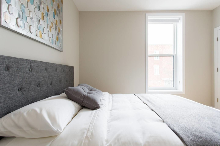 Bedroom 3, Trendy Little Italy 3 Bedroom Condo, Montréal