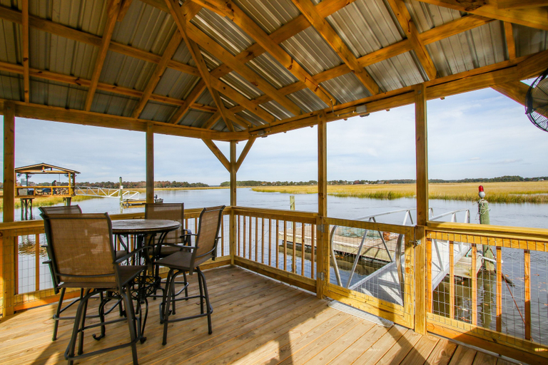 Food & Drinks 5, Deep Water Dock and Home on the GA Coast, Liberty