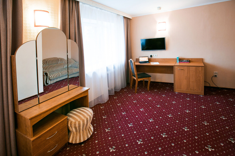 Bedroom 3, Prikamie Hotel, Perm' gorsovet
