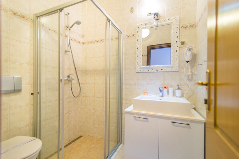 Bathroom 4, Hotel Vrsar villa, Vrsar
