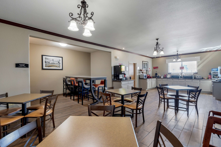 Food & Drinks 5, Best Western Plus Sweetwater Inn & Suites, Nolan