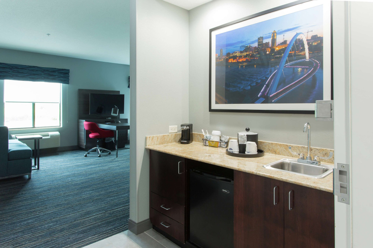 Others 4, Hampton Inn & Suites Ankeny, Polk