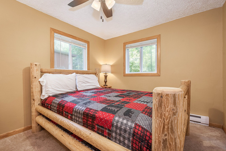 Bedroom 2, Cabin at Slope's Edge, Garrett