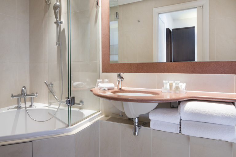 Bathroom 4, Hôtel Paris Louvre Opéra, Paris