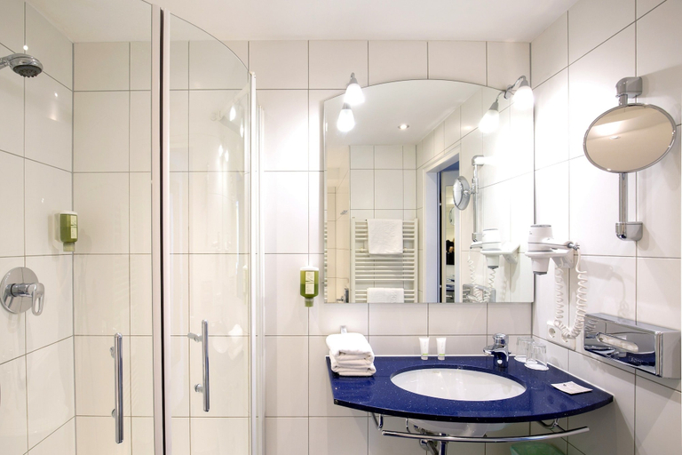 Bathroom 4, Hotel Mondschein, Innsbruck