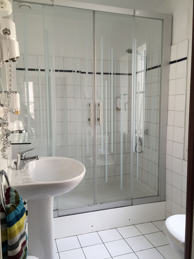 Bathroom 3, Hotel des Grands Hommes - Bordeaux Centre, Gironde