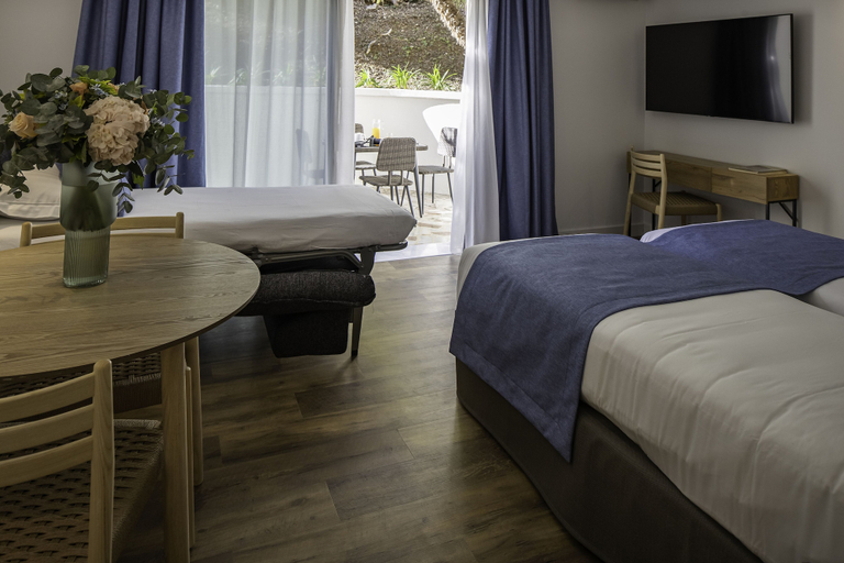 Bedroom 4, Résidence Carlton, Alpes-Maritimes