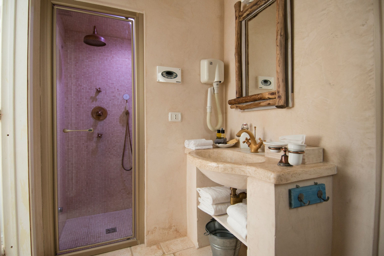 Bathroom 5, Masseria Salinola, Brindisi