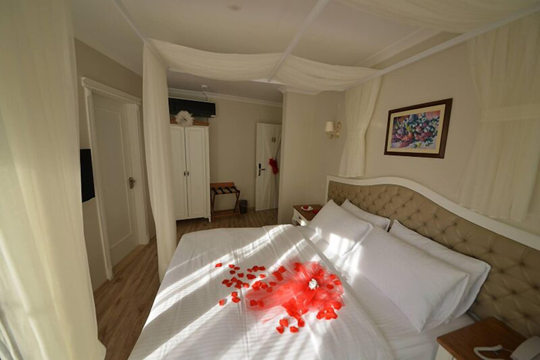 Bedroom 3, Biga Palas Hotel, Biga