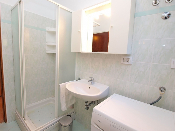 Bathroom 4, Apartment 1136, Vodnjan