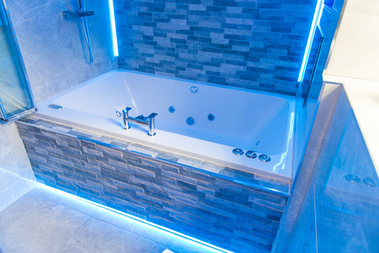 Bathroom 4, Sawrey Serviced Apartments, Bradford