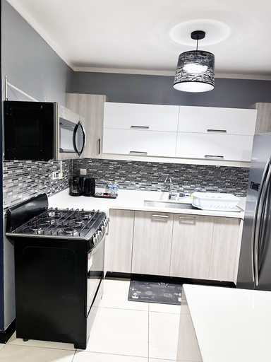Others 5, Cozy Crib 5mins from the airport