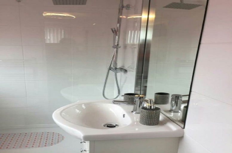 Bathroom 4, The Beaucliffe, Blackpool
