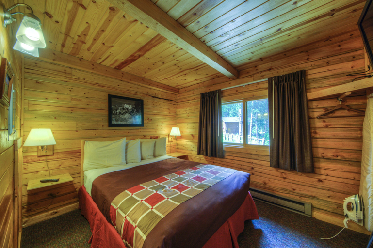 Bedroom 2, Powder House Lodge, Pennington