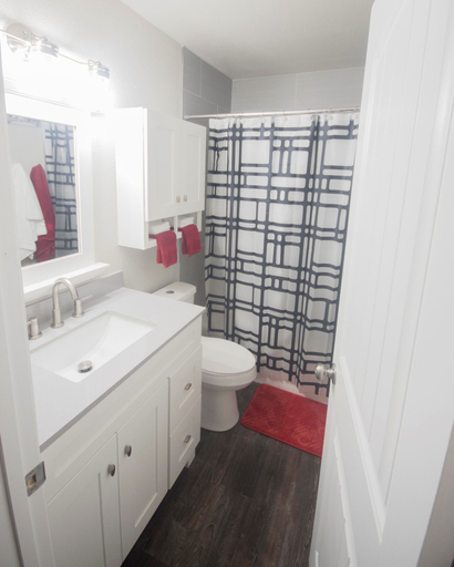 Bathroom 3, Plush Paradise, Marion