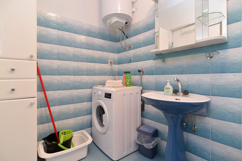 Bathroom 3, Apartment 745, Pula