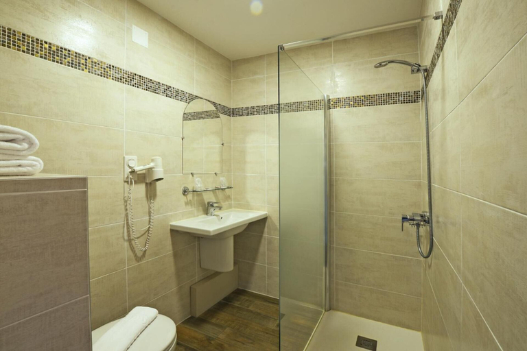 Bathroom 5, Hôtel La Palma, Haute-Corse