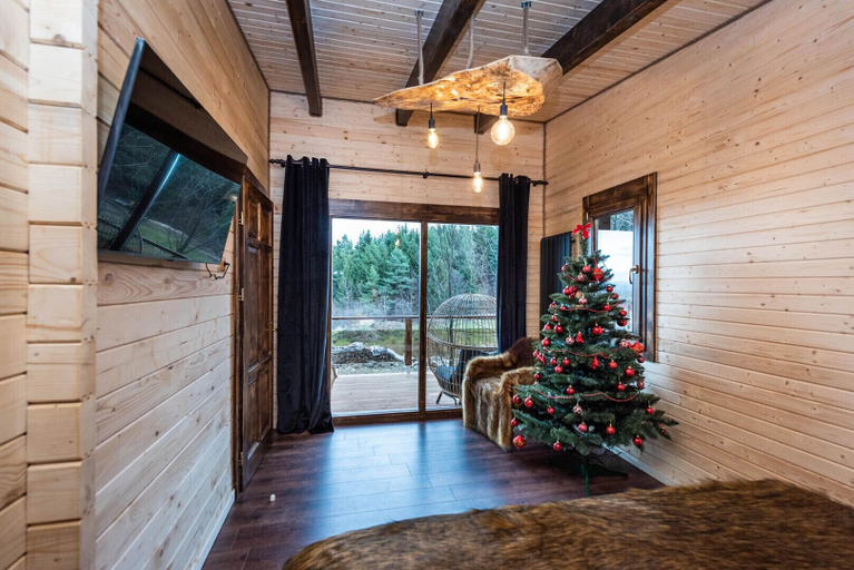 Others 5, QChalet, Sacele