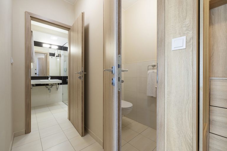 Bathroom 5, Silver Crown Hotel & Residence, Budapesti