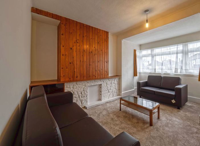 Others 4, 2 Bedroom Apt in Residential Locality, London
