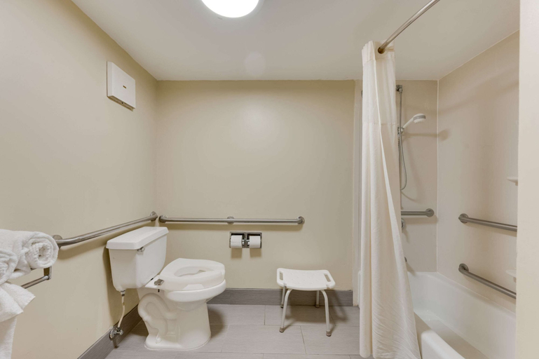 Bathroom 4, Quality Inn Airport - Southeast, Jefferson