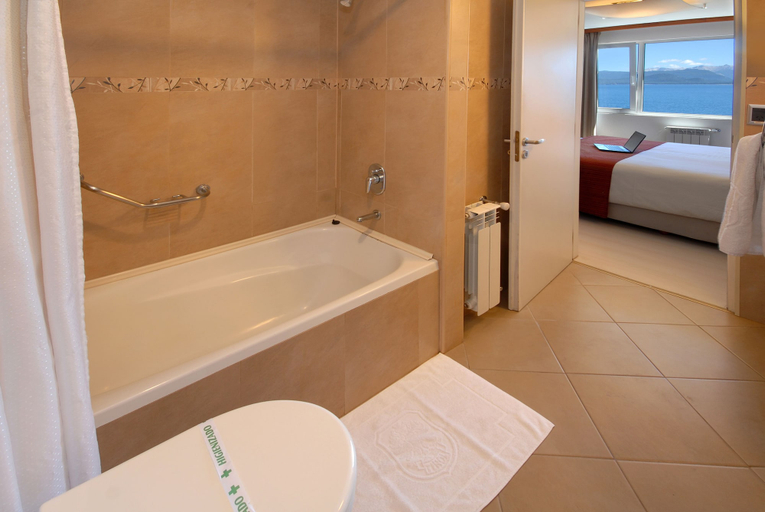 Bathroom 3, Hotel Tirol, Bariloche