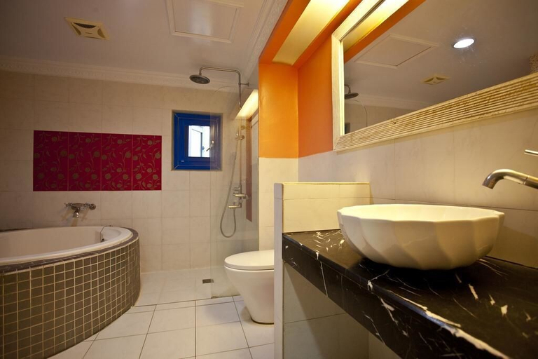 Bathroom 3, Golden Sea Inn, Pingtung
