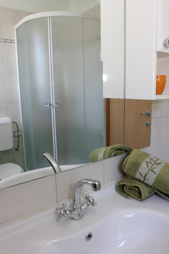 Bathroom 3, Holiday House Pine Tree, Nerežišća