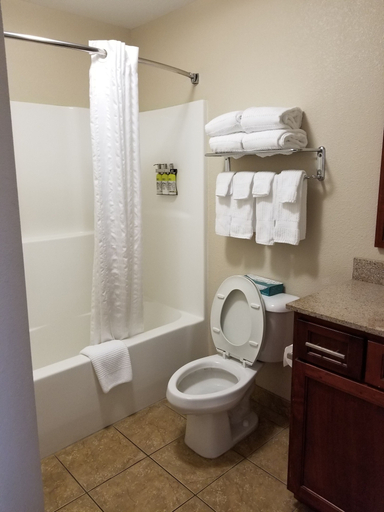 Bathroom 2, Candlewood Suites CAPE GIRARDEAU, Cape Girardeau