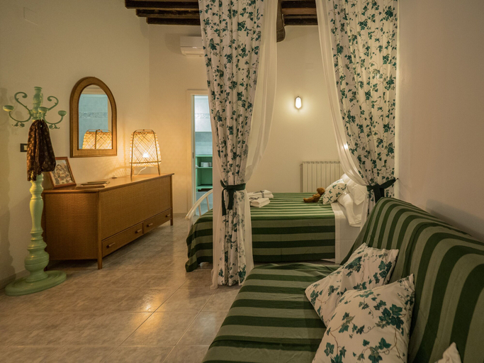 Bedroom 3, Picabon Quiet Apartment with AC & Balcony, La Spezia