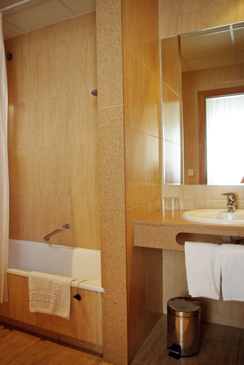 Bathroom 4, Peninsular, Girona