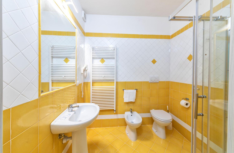 Bathroom 4, Hotel Il Nespolo, Napoli