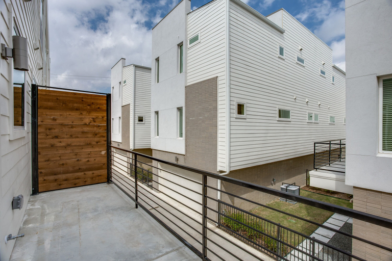 Exterior & Views 2, Modern Dallas TownHome 2 BR fully furnis, Dallas