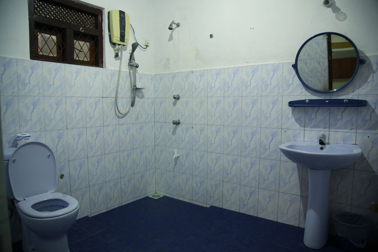 Bathroom 4, Cottage Tourist Rest, N. Palatha East