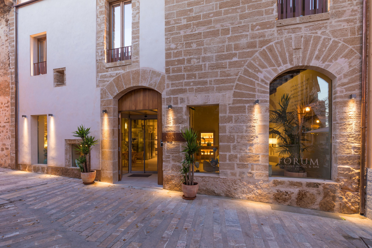Exterior & Views