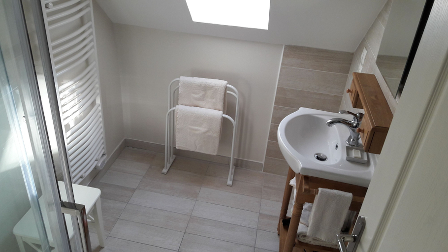 Bathroom 5, Le Clos des Pensées, Seine-Maritime