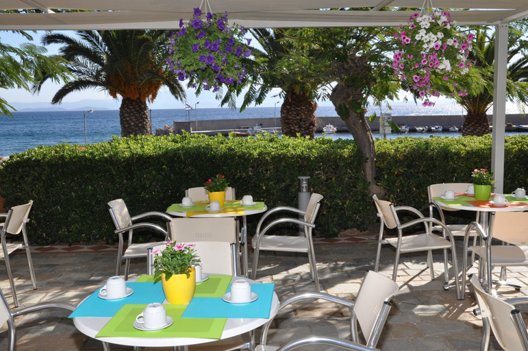 Food & Drinks 5, Kyveli Apartments, North Aegean