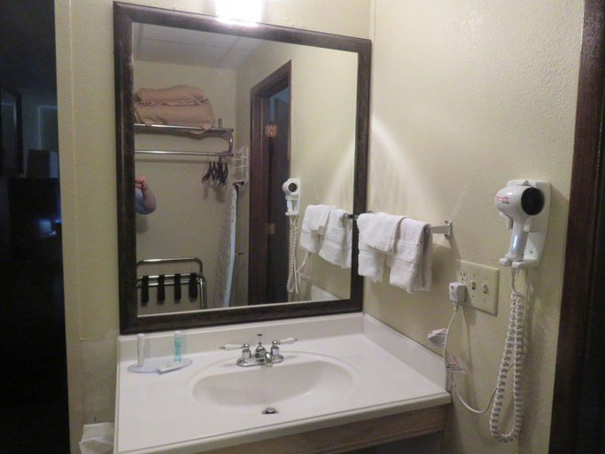 Bathroom 4, Americas Best Value Inn Story City, Story