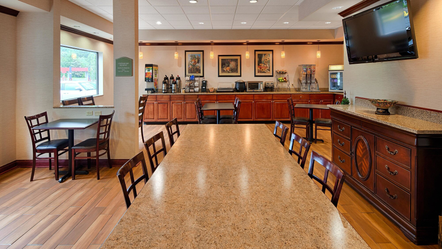 Food & Drinks 5, Best Western Of Wise, Wise