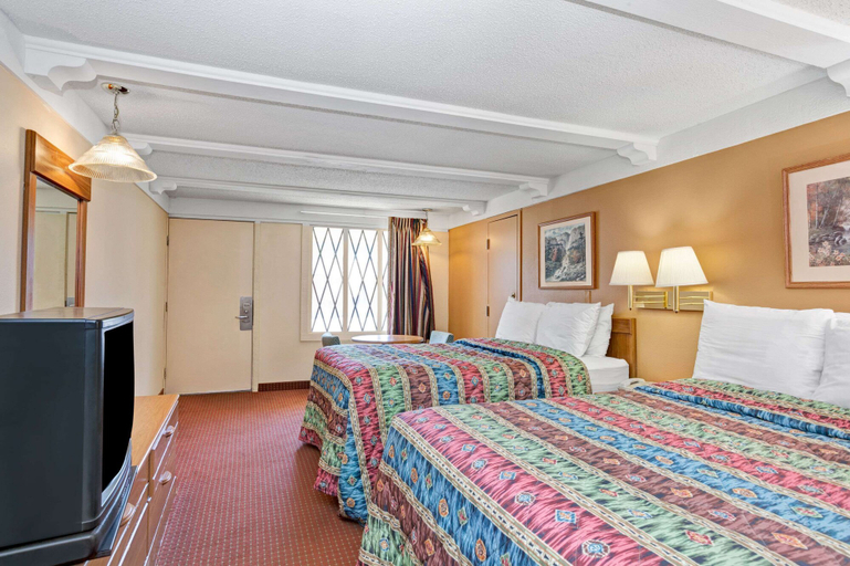 Bedroom 4, Knights Inn Charleston, Kanawha