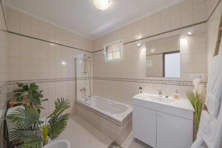 Bathroom 3, House With Garden and Great View, Vila Boa Vista, Funchal