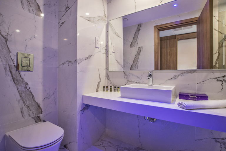 Bathroom 3, The Blue Ivy Hotel and Suites